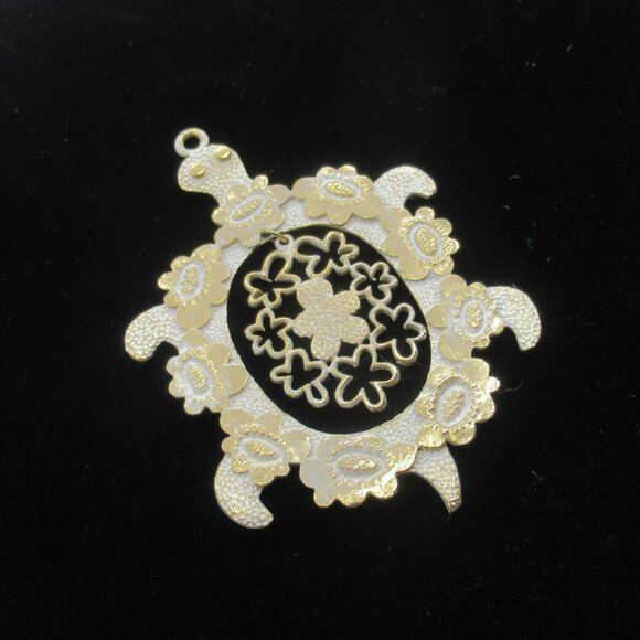 Vintage Coro Turtle Pendant Large White Enamel & Gold With Pegasus Logo Box - Picture 8 of 9